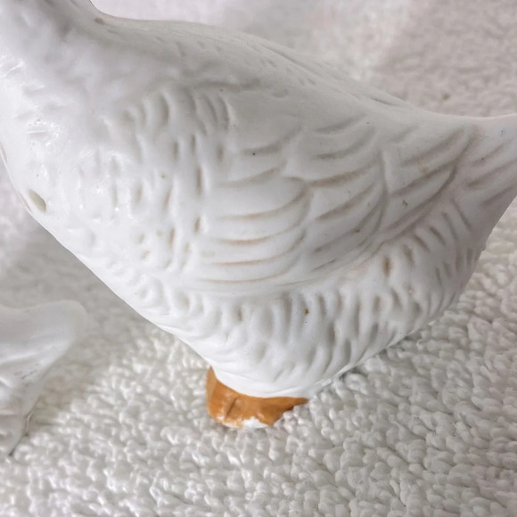 Vintage Ceramic Blue Ribbon Geese Salt & Pepper Shakers - Picture 7 of 11